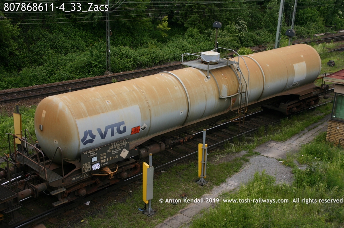 807868611-4_33_Zacs.jpg